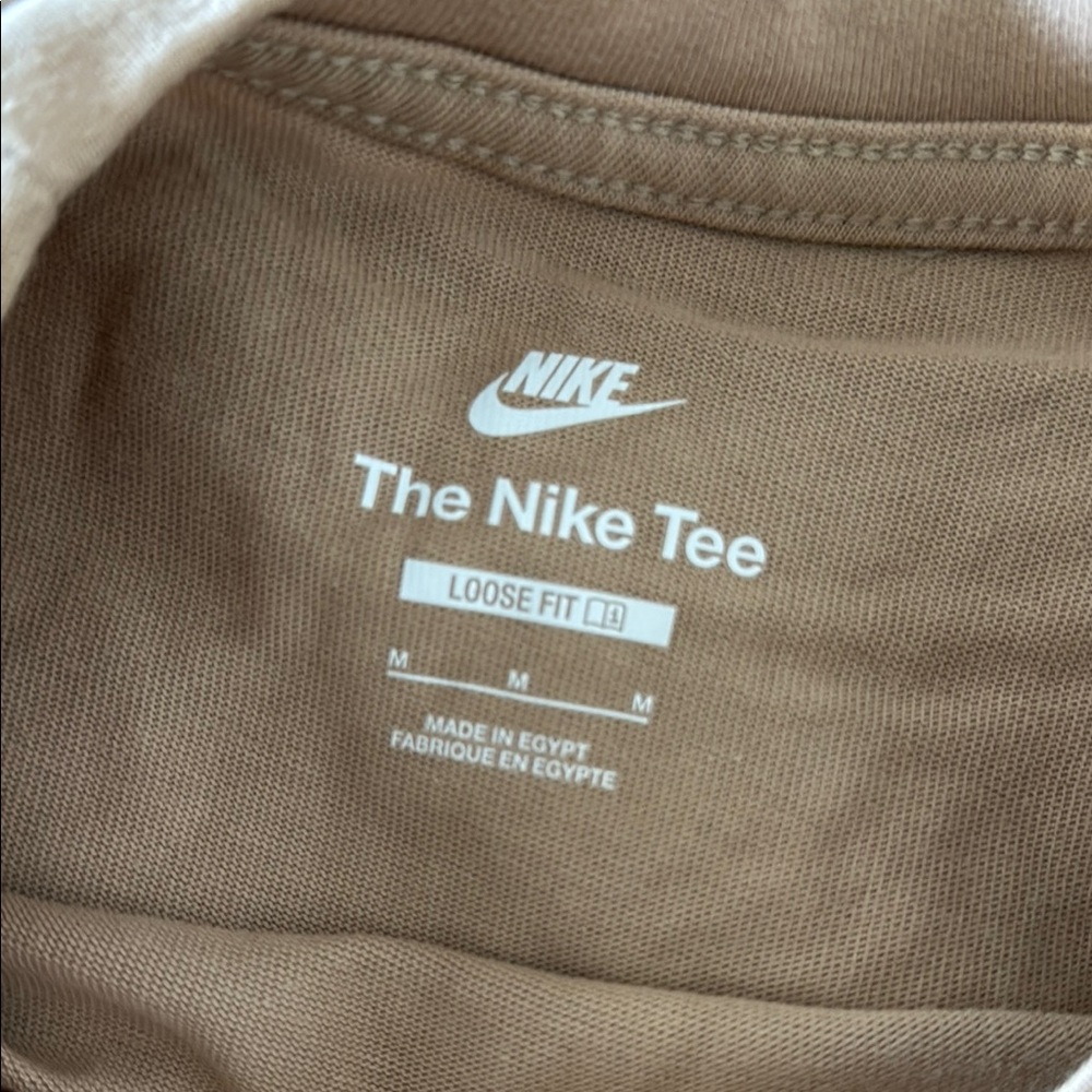 Nike - Loose Fit Boxy Tee - Picture 5 of 6